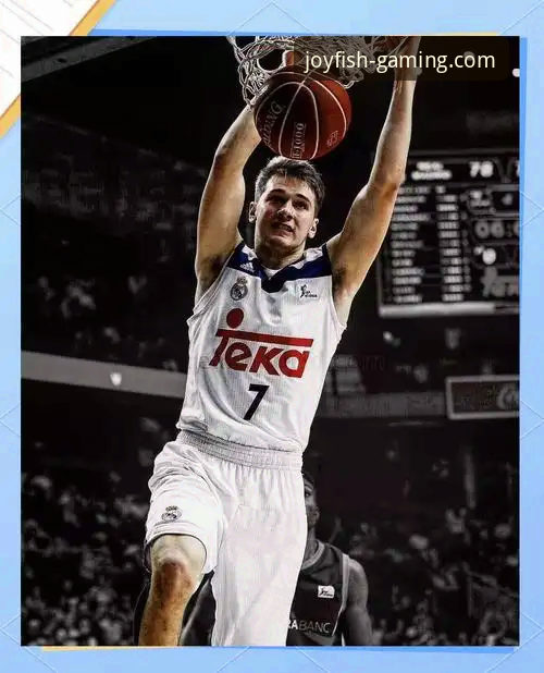 乐鱼体育登录入口哪个好 东契奇单核爆发 vs 团队多点开花:一场进攻盛宴背后的战术博弈